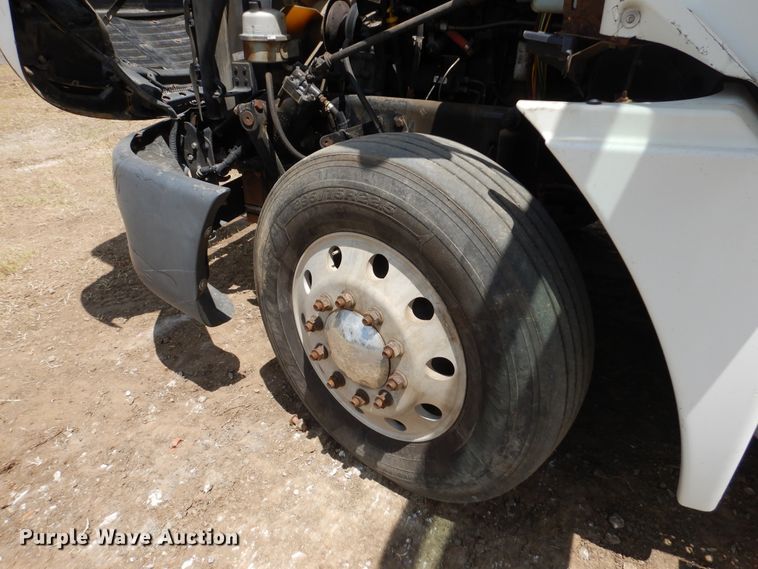 image for item GT9308 2004 Freightliner Columbia semi truck