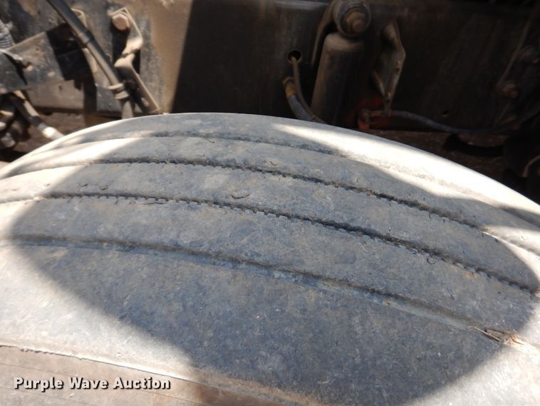 image for item GT9308 2004 Freightliner Columbia semi truck