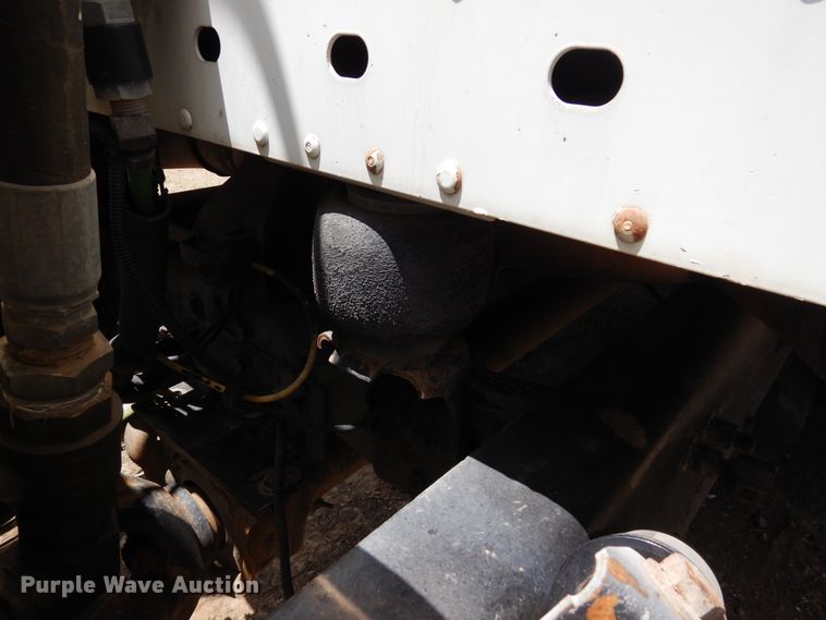 image for item GT9308 2004 Freightliner Columbia semi truck