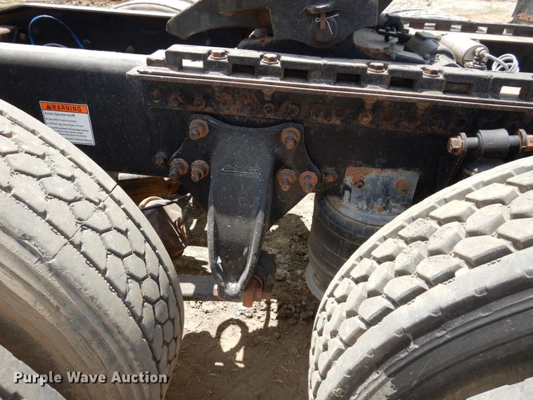 image for item GT9308 2004 Freightliner Columbia semi truck