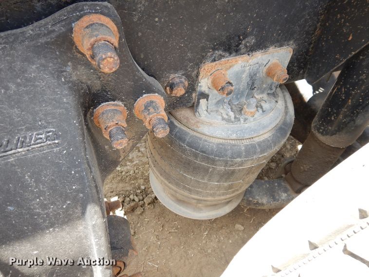 image for item GT9308 2004 Freightliner Columbia semi truck