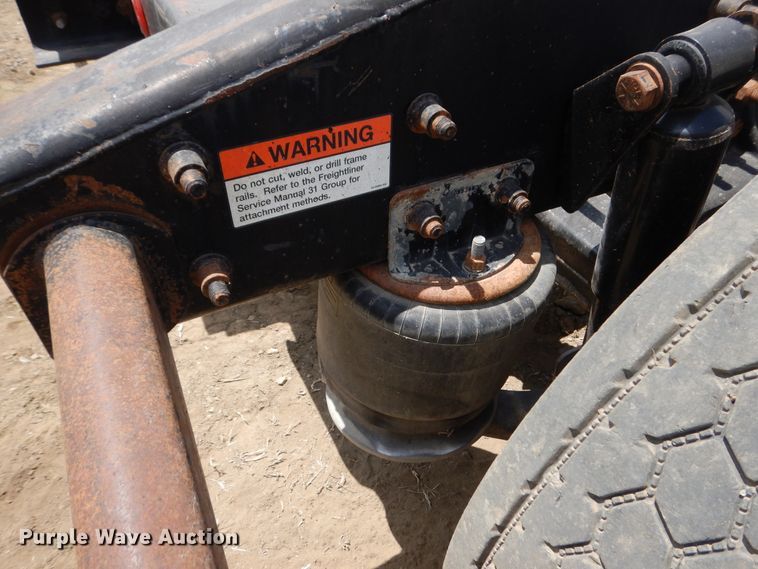 image for item GT9308 2004 Freightliner Columbia semi truck