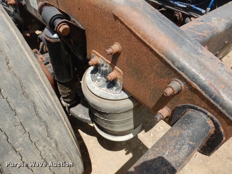 image for item GT9308 2004 Freightliner Columbia semi truck