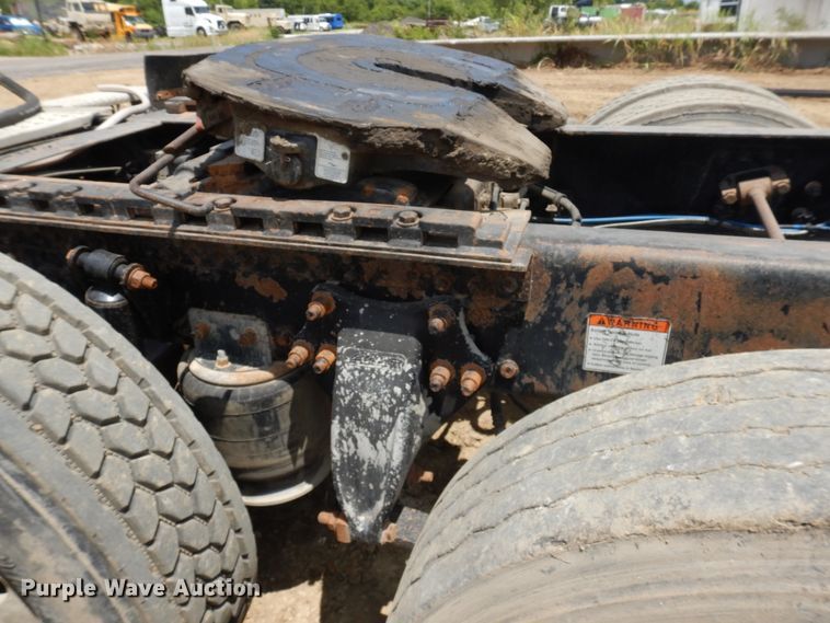 image for item GT9308 2004 Freightliner Columbia semi truck