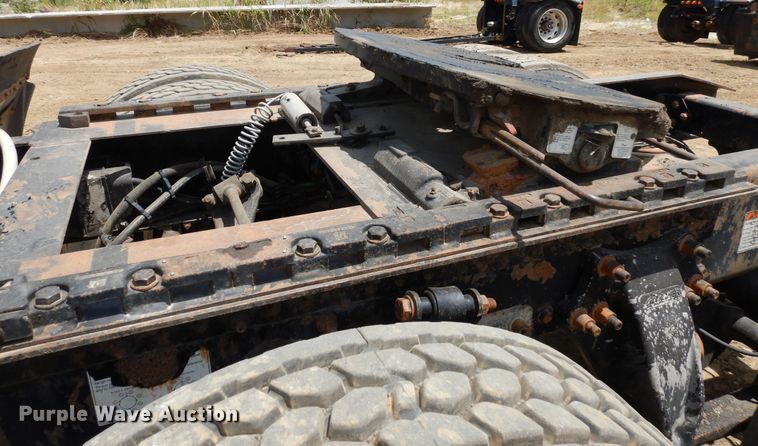 image for item GT9308 2004 Freightliner Columbia semi truck