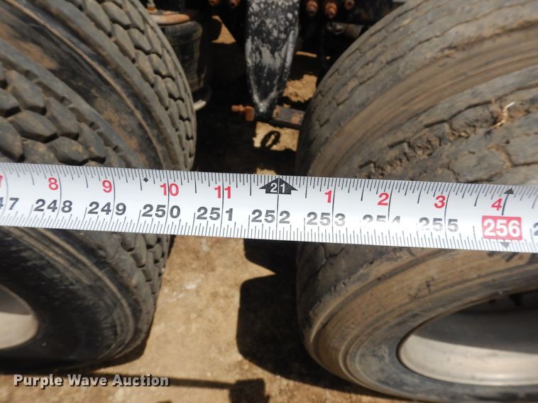 image for item GT9308 2004 Freightliner Columbia semi truck