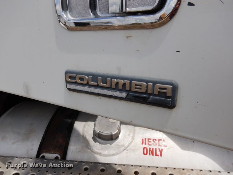 image for item GT9308 2004 Freightliner Columbia semi truck