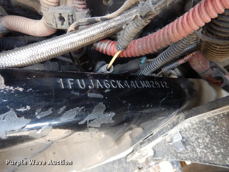 image for item GT9308 2004 Freightliner Columbia semi truck