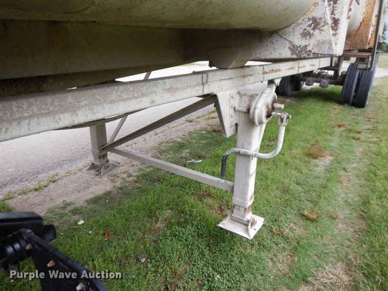 image for item GT9342 1998 Clement end dump trailer