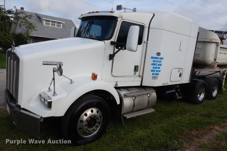 image for item GT9343 2000 Kenworth T800 semi truck