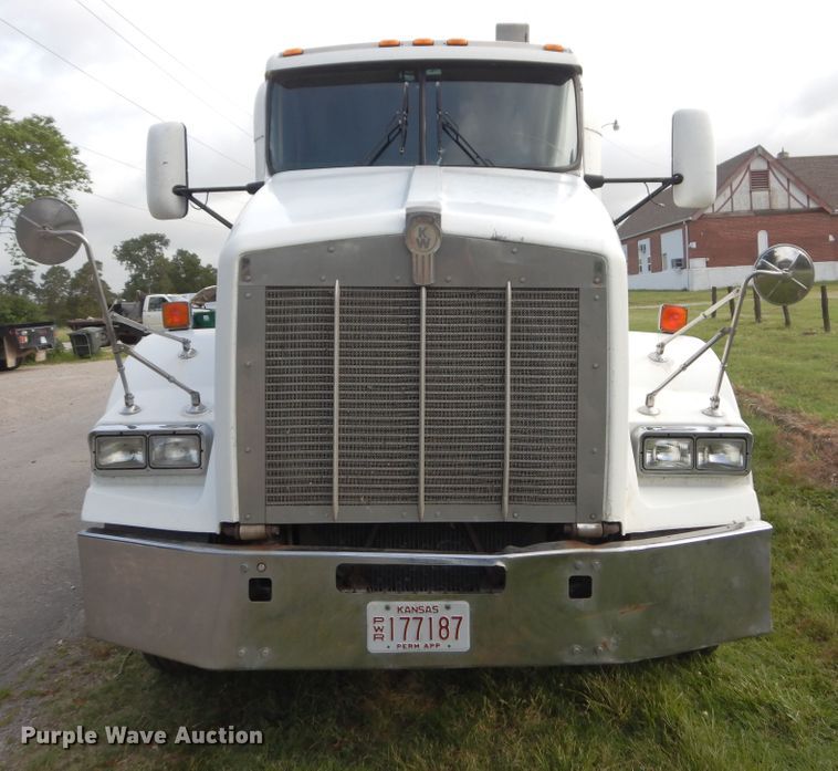 image for item GT9343 2000 Kenworth T800 semi truck