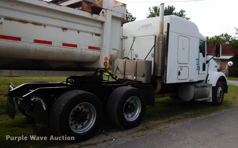 image for item GT9343 2000 Kenworth T800 semi truck