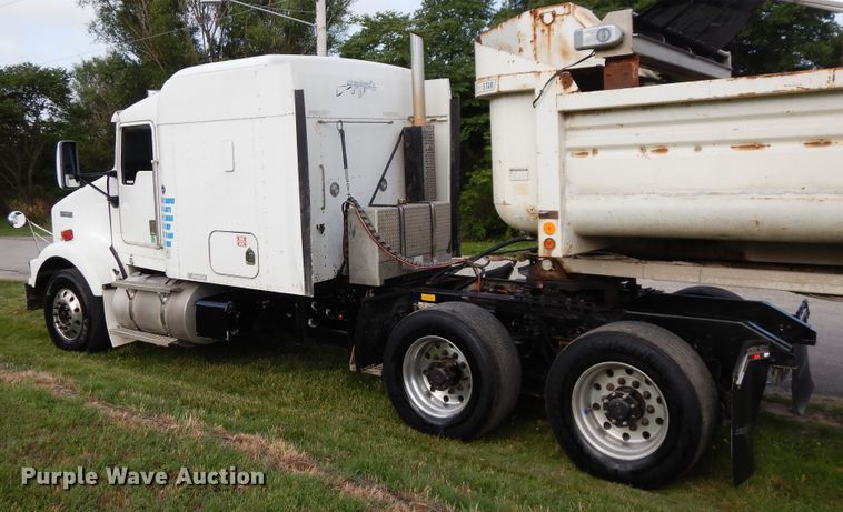 image for item GT9343 2000 Kenworth T800 semi truck