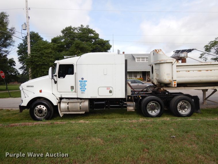 image for item GT9343 2000 Kenworth T800 semi truck