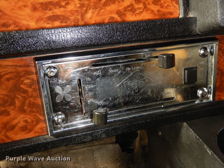 image for item GT9343 2000 Kenworth T800 semi truck