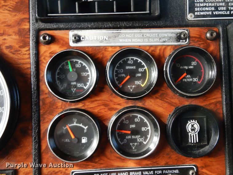 image for item GT9343 2000 Kenworth T800 semi truck