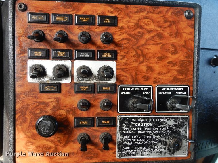 image for item GT9343 2000 Kenworth T800 semi truck