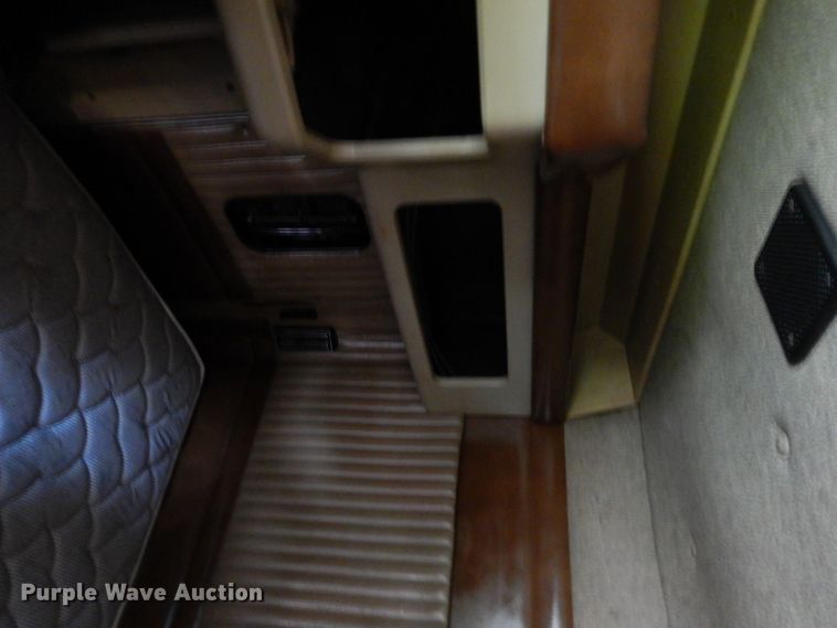 image for item GT9343 2000 Kenworth T800 semi truck