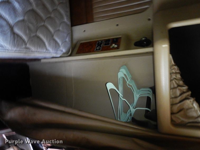 image for item GT9343 2000 Kenworth T800 semi truck