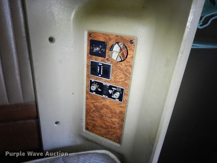 image for item GT9343 2000 Kenworth T800 semi truck