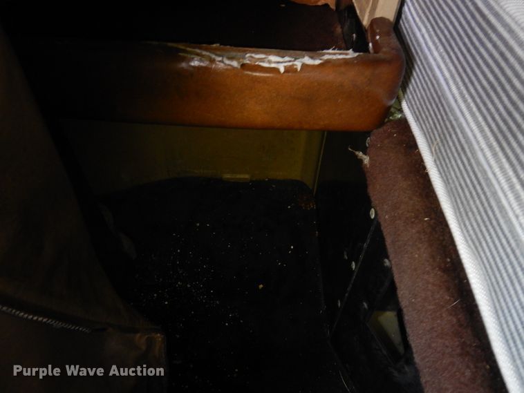 image for item GT9343 2000 Kenworth T800 semi truck