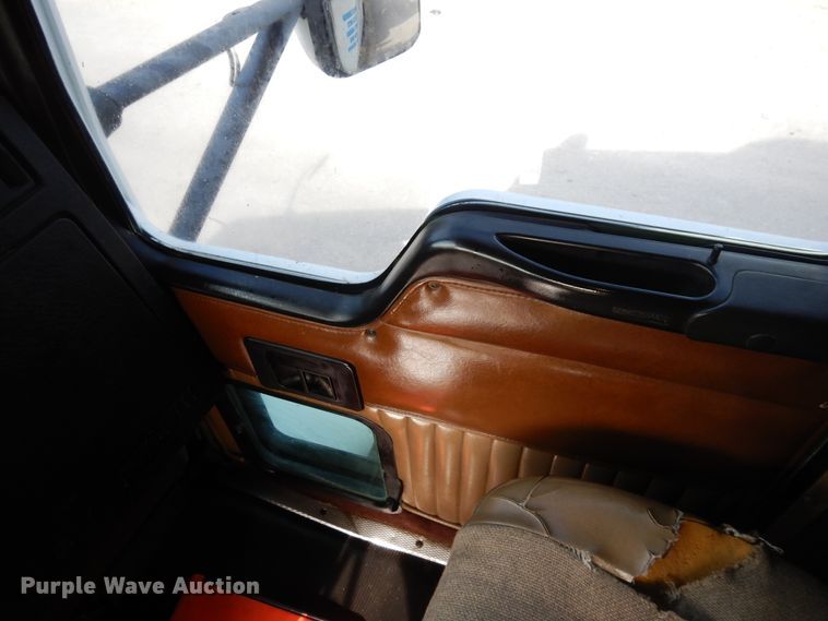 image for item GT9343 2000 Kenworth T800 semi truck