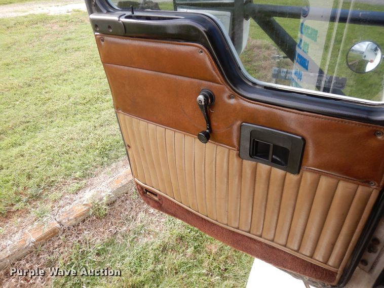 image for item GT9343 2000 Kenworth T800 semi truck