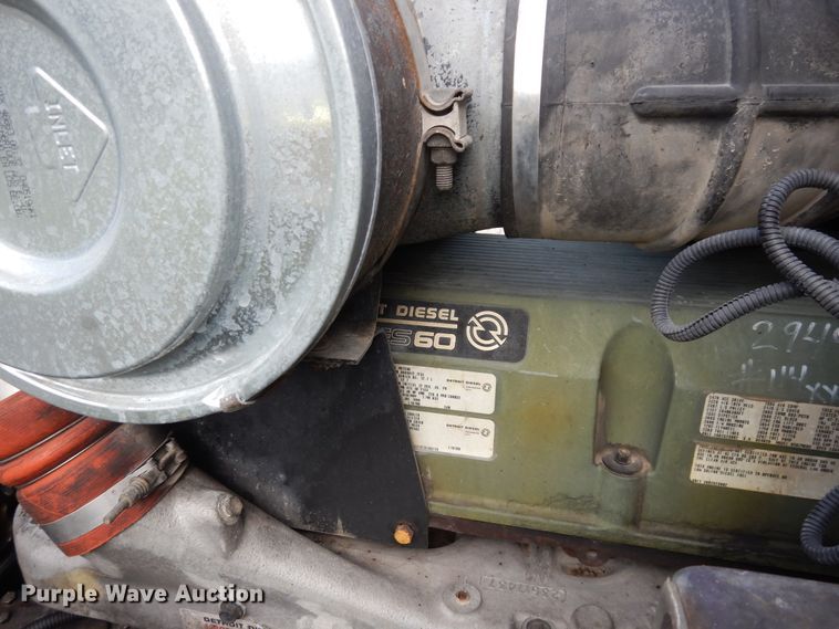 image for item GT9343 2000 Kenworth T800 semi truck