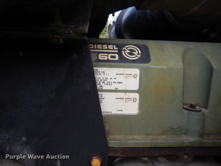 image for item GT9343 2000 Kenworth T800 semi truck