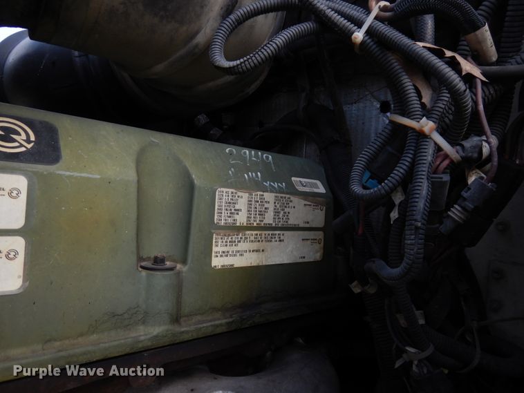 image for item GT9343 2000 Kenworth T800 semi truck