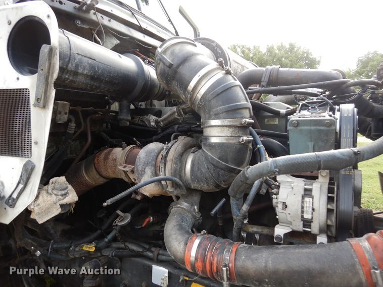 image for item GT9343 2000 Kenworth T800 semi truck