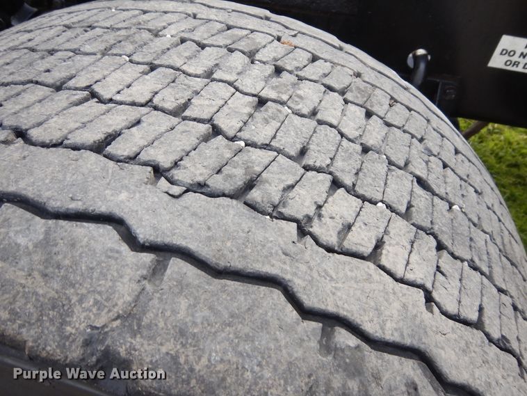 image for item GT9343 2000 Kenworth T800 semi truck