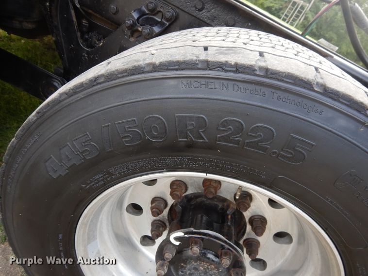 image for item GT9343 2000 Kenworth T800 semi truck