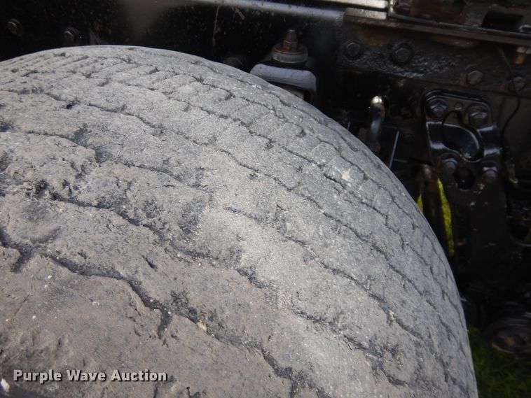 image for item GT9343 2000 Kenworth T800 semi truck