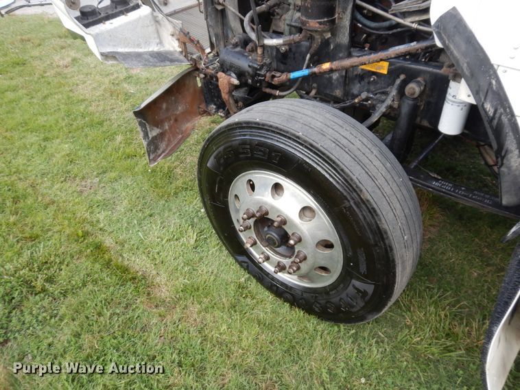 image for item GT9343 2000 Kenworth T800 semi truck