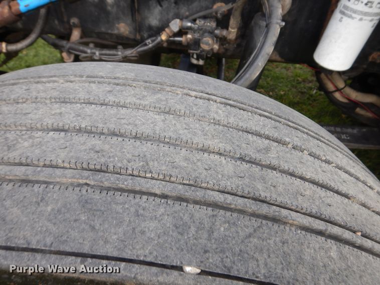 image for item GT9343 2000 Kenworth T800 semi truck