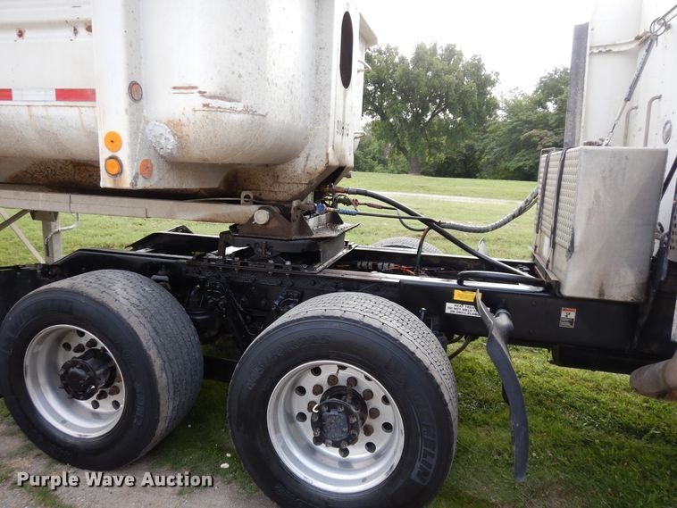 image for item GT9343 2000 Kenworth T800 semi truck