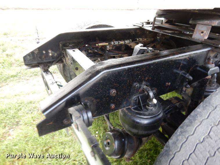 image for item GT9343 2000 Kenworth T800 semi truck