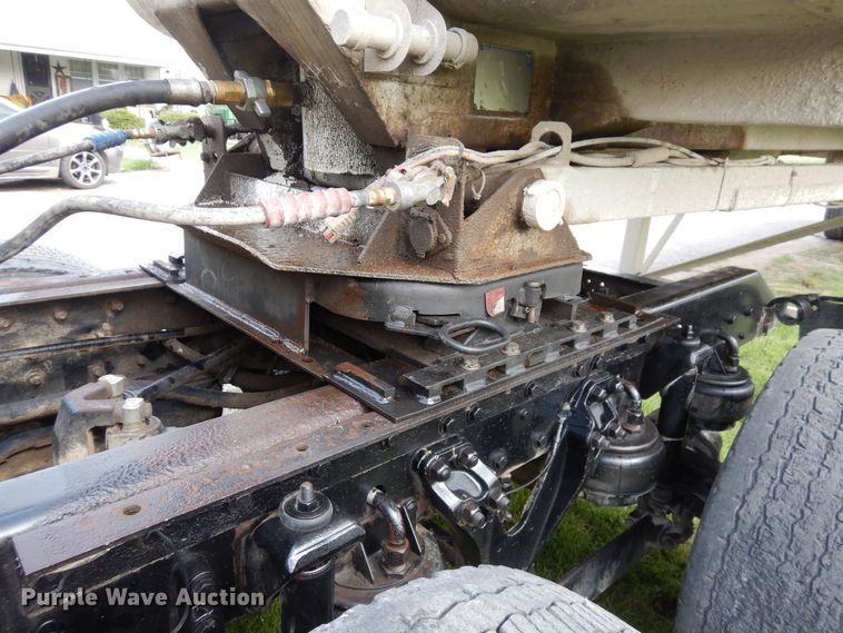 image for item GT9343 2000 Kenworth T800 semi truck