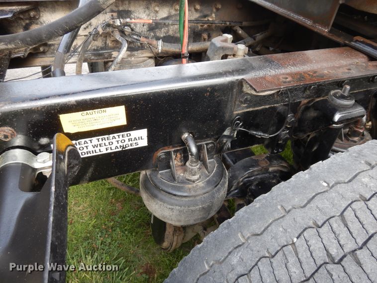 image for item GT9343 2000 Kenworth T800 semi truck