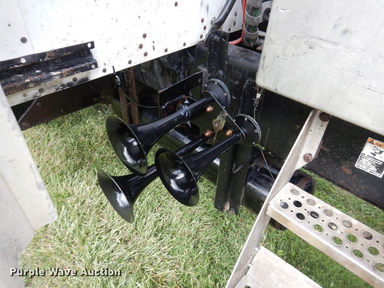 image for item GT9343 2000 Kenworth T800 semi truck