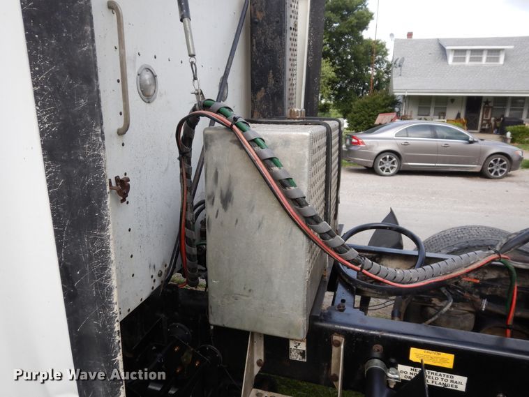 image for item GT9343 2000 Kenworth T800 semi truck