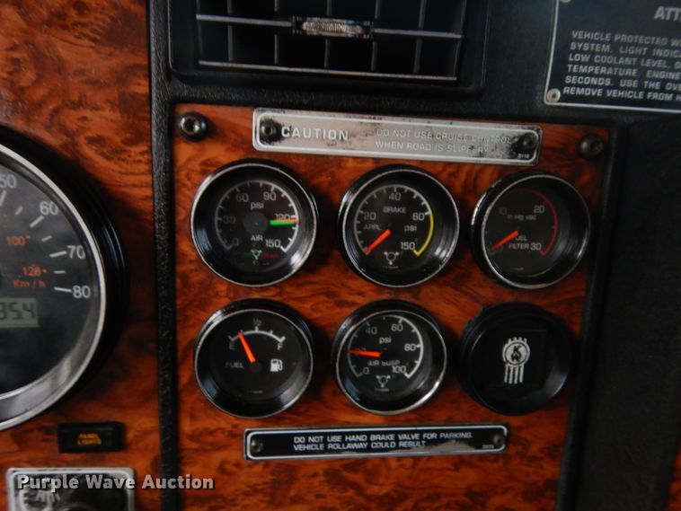 image for item GT9343 2000 Kenworth T800 semi truck