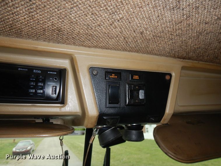 image for item GT9343 2000 Kenworth T800 semi truck