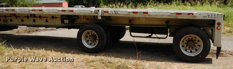 image for item GT9355 2004 Manac flatbed trailer