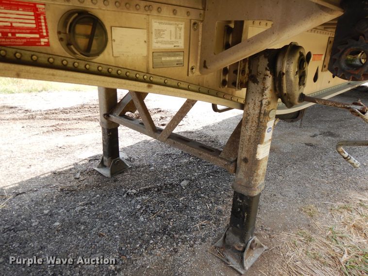 image for item GT9355 2004 Manac flatbed trailer