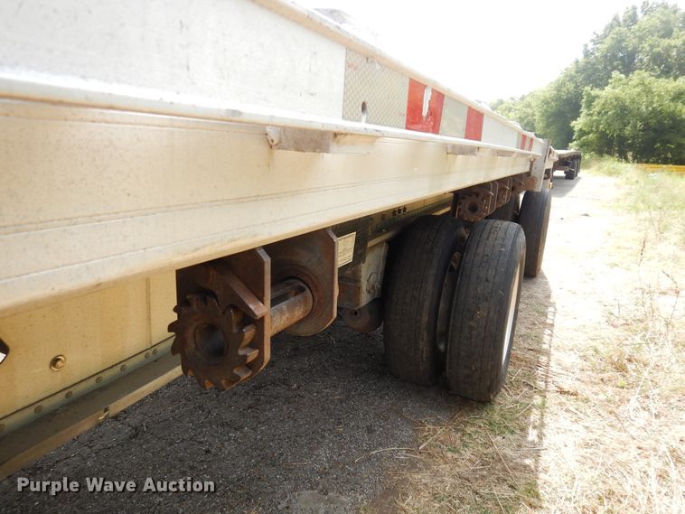 image for item GT9355 2004 Manac flatbed trailer