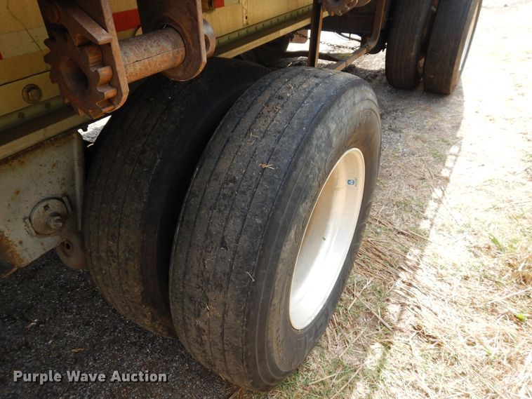 image for item GT9355 2004 Manac flatbed trailer