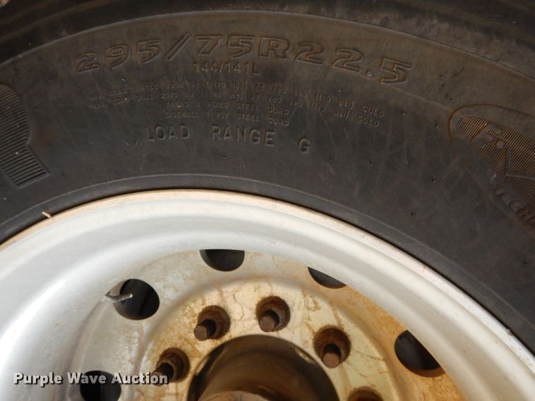 image for item GT9355 2004 Manac flatbed trailer