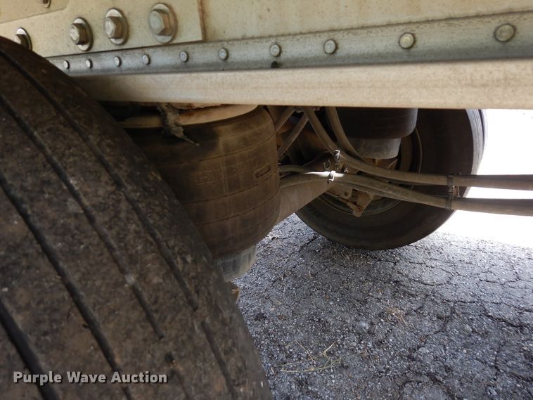 image for item GT9355 2004 Manac flatbed trailer